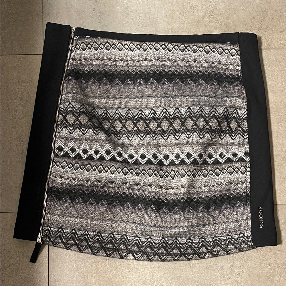 SKHOOP  Patterned Mini Skirt in Black and Gray